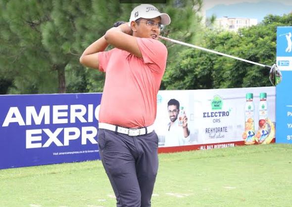 Anshul Patel hogs limelight with sizzling first round 63 at IndianOil SERVO Masters Golf