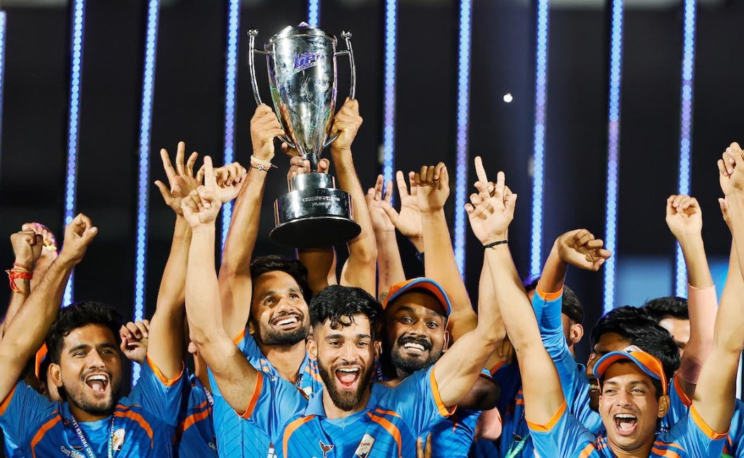 Harodwar Elma with Winners trophy