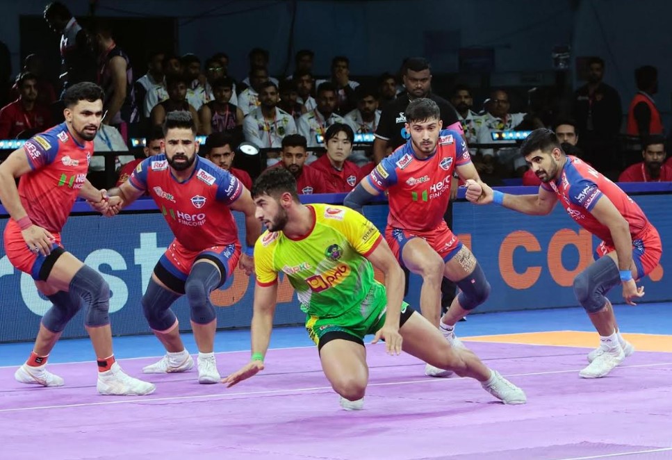 PKL Ayan scores yet another Super 10 to reach 300 point milestone as Pirates take down Yoddhas