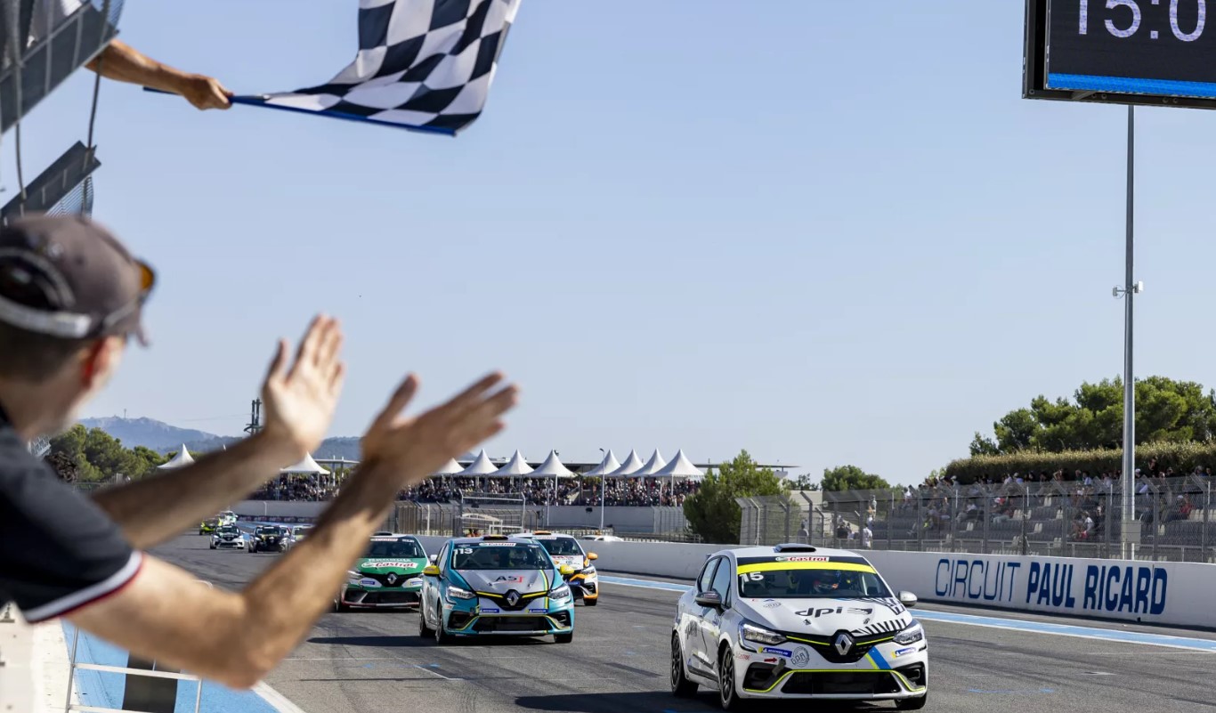 Pouget takes another step towards title at Le Castellet