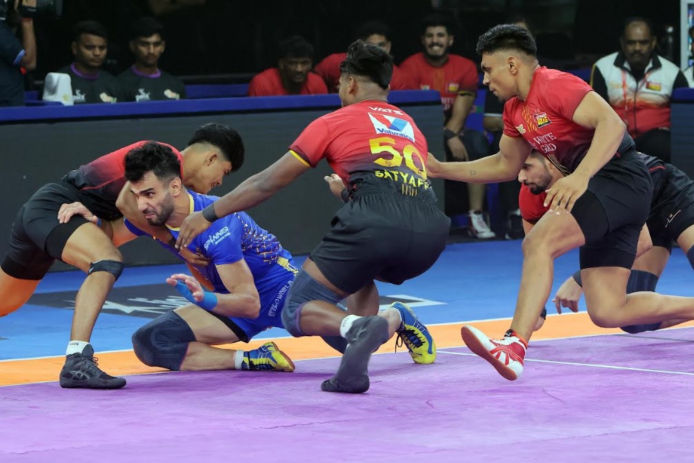 Raid machine Arjun Deshwal leads Tamil Thalaivas to thrilling win ends Bengaluru Bulls purple patch