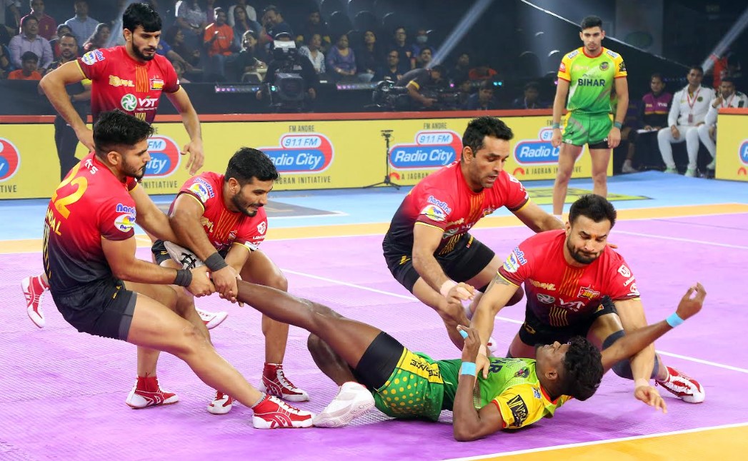 Surjeet Singhs heroics power Bengaluru Bulls to last gasp win over Patna Pirates in a thriller
