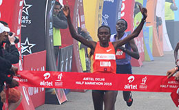 International Elite Women at finish line