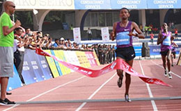 Mosinet Geremew crosses the finish line in TCS World 10K Bengaluru 2016