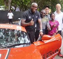 TCS-World-10K-Bangalore-Motorcade-Carl-Lewis