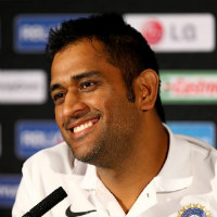 dhoniconferencesmile