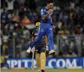 Mitchell Johnson takes on Suresh Raina, MS Dhoni and Mike Hussey along with Tendulkar and Rohit