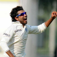 jadeja and ishant pushes australia on back-foot