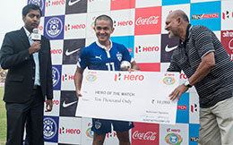 Bengaluru-FC-skipper-Sunil-Chhetri-picks-up-his-Hero-of-the-Match-award-after-his-brace-saw-the-blues-beat-Pune-FC