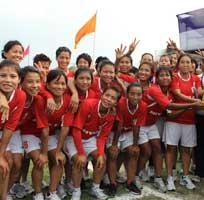 Manipur-Bembem-Devi-with-trophy