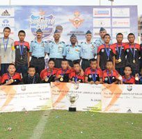 Mizoram-team-with-the-U-14-Subroto-Cup-trophy
