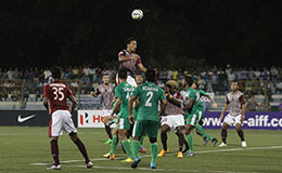 Mohun Bagans Dhanachandra Singh tries to head the ball home in Bagans clash against Salgaocar