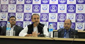 Mr-Praful-Patel-makes-a-point-in-the-first-Open-House-meeting