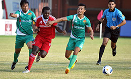 Pune-FC-Eric-Brown-tries-to-get-past-Thangjam-Singh