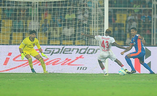 Richard Gadze of Delhi Dynamos FC scores a goal