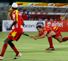 1st-goal-for-Ranchi-Rhinos-hit-by-Justin-Reid-Ross-against-Punjab-Warriors