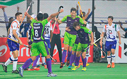 DWR celebrates after scoring a 3rd goal at Delhi