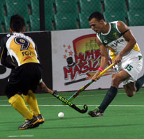 Ignatius-Malgraff-Of-RSA-in-action-against-Bin-Nazli-of-MAS-in-thier-HHJWC-2013-on-8th-Dec-2013-at-Delhi-200