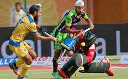 Jaypee Punjab Warriors and Delhi Waveriders Semi Final Hockey India League 2016