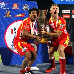 RR-team-after-winning-the-final-against-DW-at-Ranchi