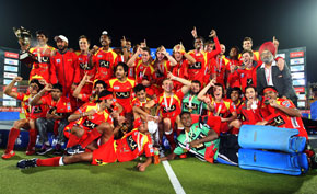 Ranchi-Rhinos-team-after-winning-the-final-against-Delhi-Waveriders