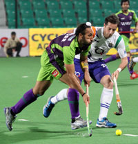 Sardar-Singh-C-of-DWR-in-action-against-UPW-at-Delhi