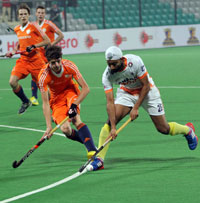 Talwinder-Singh-in-action-against-NED-in-their-HHJW-Cup-Men-2013-match-on-6th-Dec-2013-at-delhi
