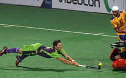 delhi-waveriders-player-in-action