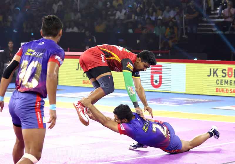 Dabang Delhi KC beat defending champions Bengaluru Bulls 33 31