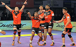 Jeeva Kumar U Mumba celebrates after tackling Bengaluru Bulls captain Surjeet Narwal