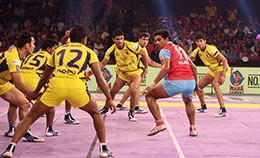 Rajesh Narwal Jaipur Pink Panthers prowling the Telugu Titans den