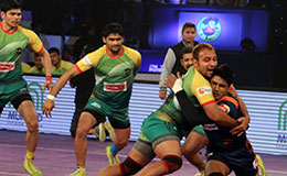 Sunil of Patna Pirates trying to stall Shrikant Jadhavs march into his own half with a front tackle in the Star Sports Pro Kabaddi season 3 in Patna