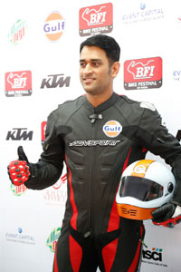 MS-Dhoni-at-bike-Festival-of-India-BFI