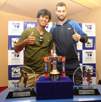 Somdev-Devvarman--Benoit-Paire-with-the-of-Aircel-Chennai-Open-trophies