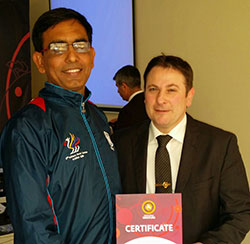 Ashok Kumar receiving UWW Certificate from UWW Technical Officials ChiefAntonio Silvestri