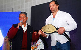 CM Harish Rawat and Khali unveils CWE The Great Khali Returns