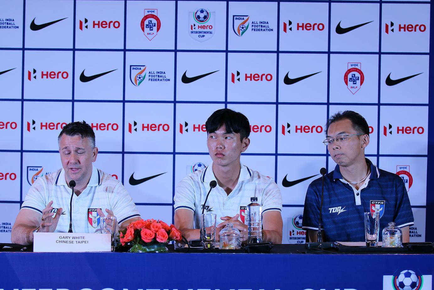 Chinese Taipei coach Gary White and captain Tu Shao Chieh